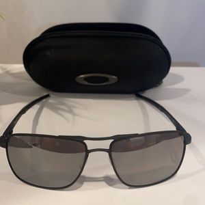 Oakley Men's O08938 Gauge 8 : Rectangular Sunglasses Polarized